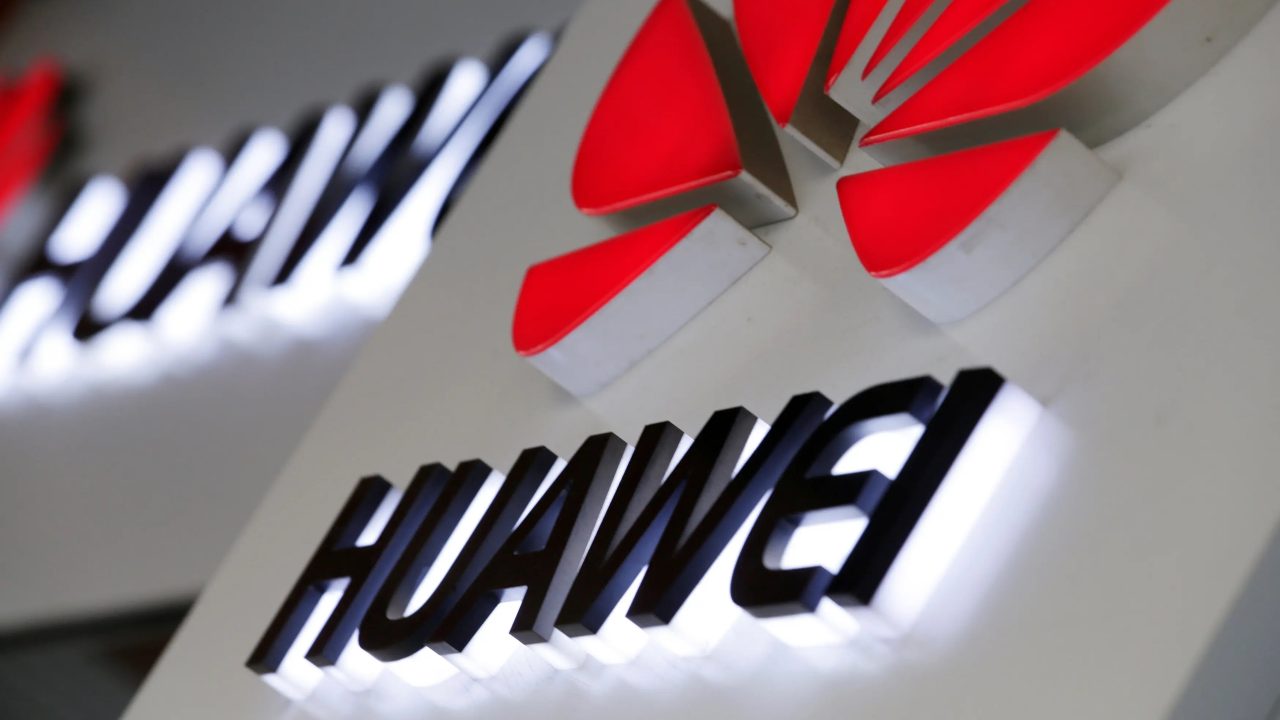 ¿Huawei podría espiar hasta a James Bond? Eso advierte EU