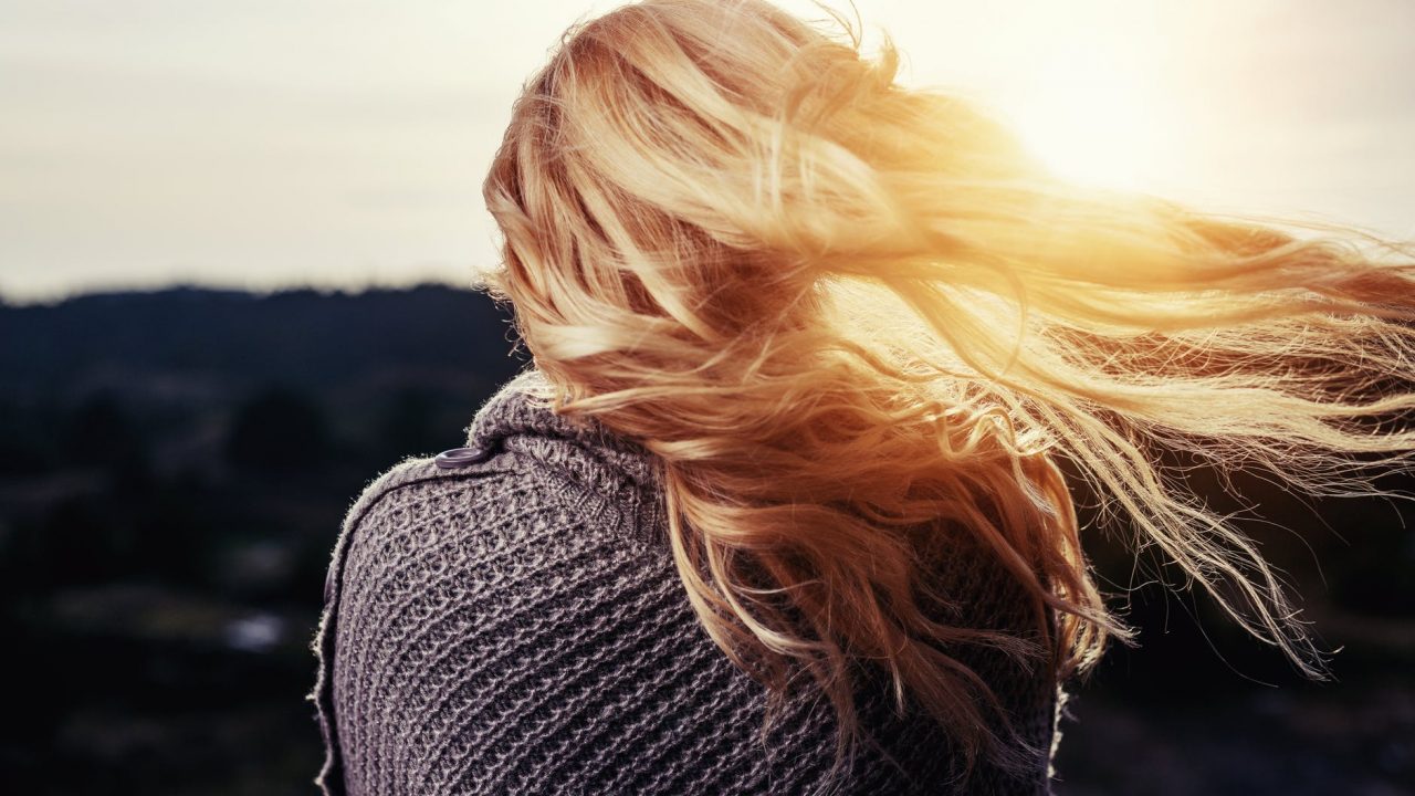 ¿Sueñas con tener un cabello fuerte y radiante? Esta es la clave para coseguirlo