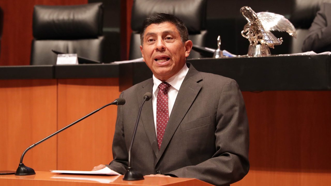 Abandoné voto a reforma educativa por accidente de familiar: senador de Morena