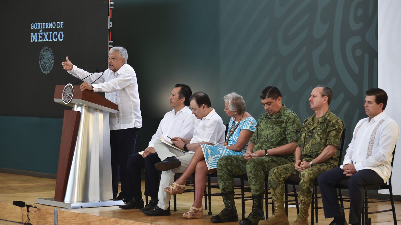 Así respondió AMLO a acusaciones de un pacto con Elba Esther