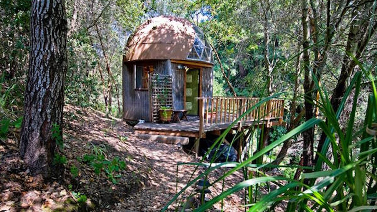 El Airbnb más popular del mundo es una pequeña cabaña y aquí te mostramos dónde