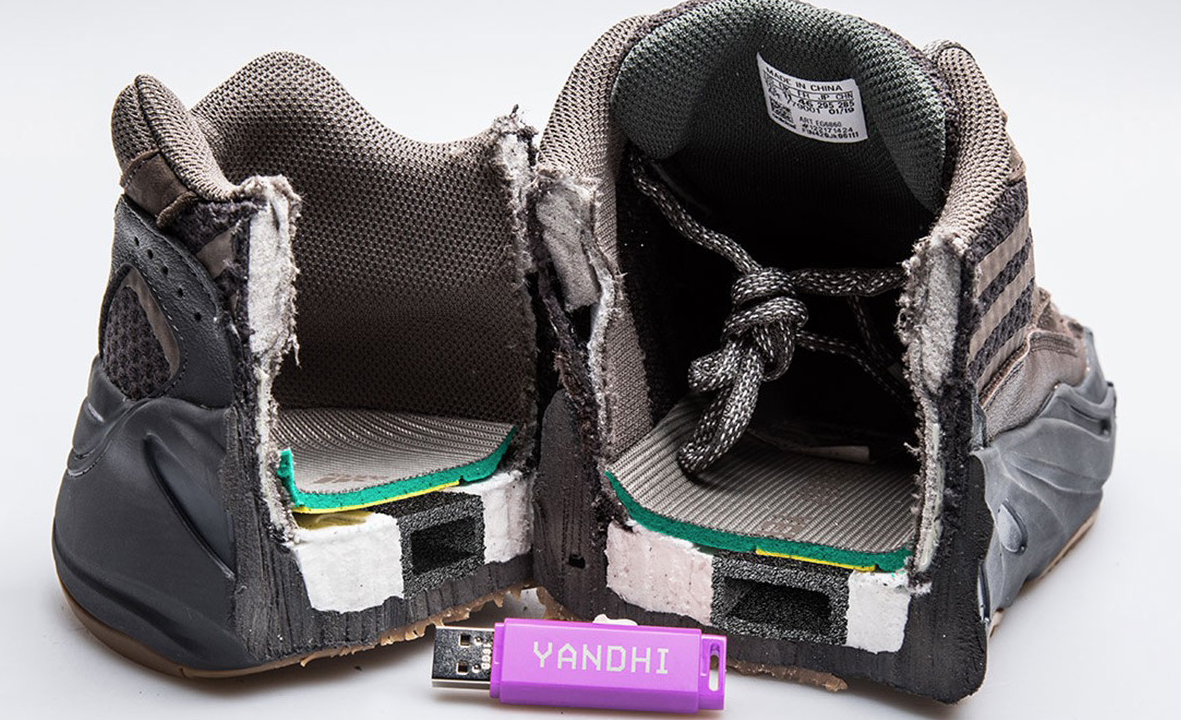 Kanye West adelanta nuevo álbum en USBs escondidos en la entresuela de sus tenis