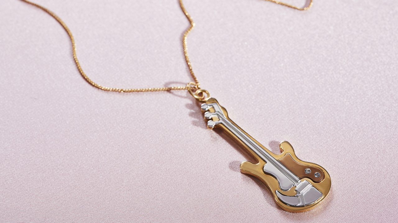 Oro, el nuevo objeto del deseo de Prada