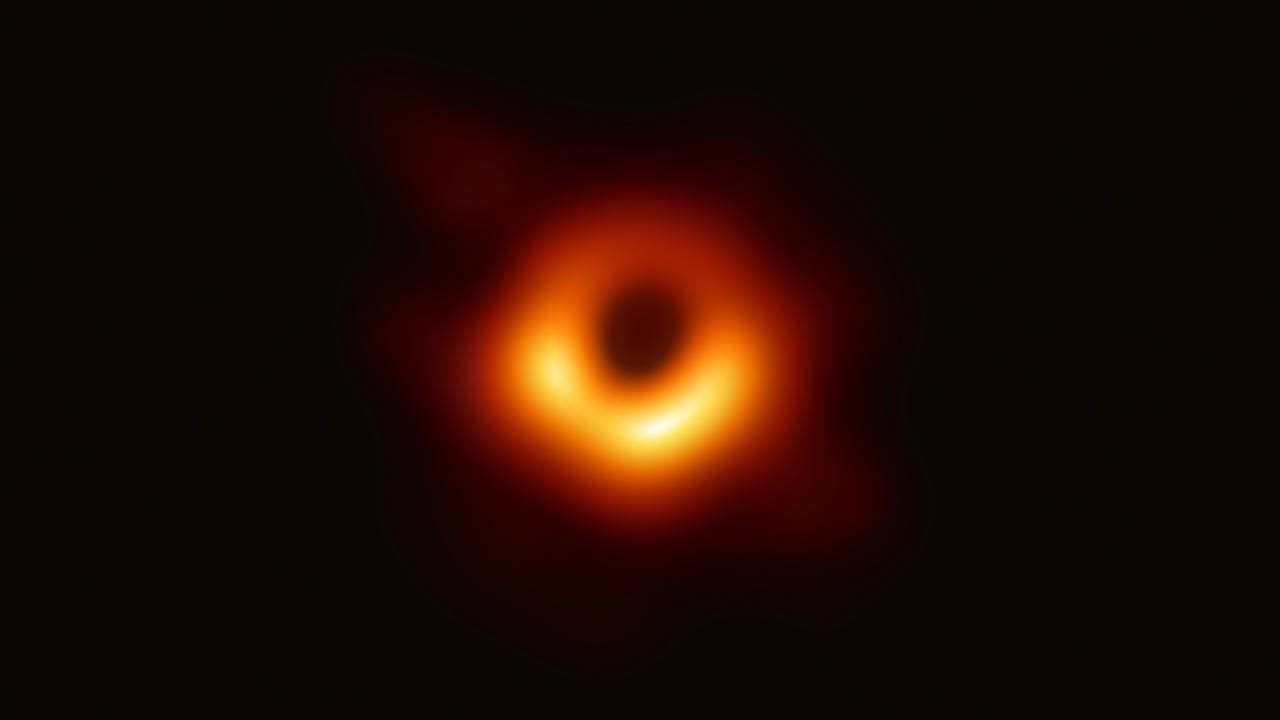 Detectan anomalía de luz de estrella desgarrada por agujero negro