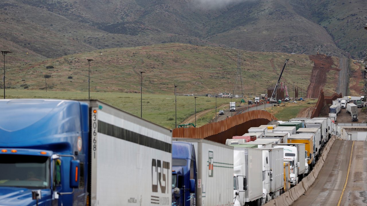 Trump no cierra (aún) la frontera, pero sí la trastoca