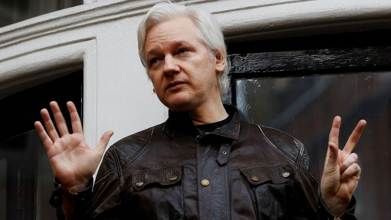 EU dice al tribunal británico que Assange debe ser extraditado