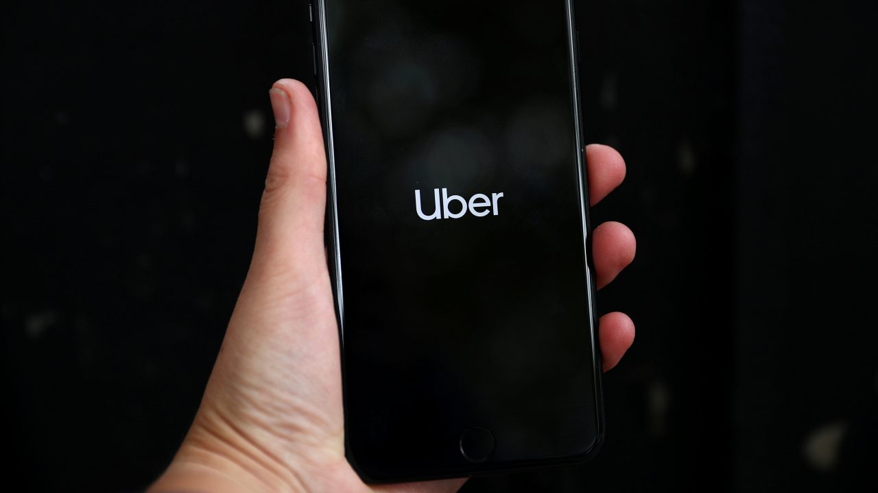 Así es como planean cobrar IVA a plataformas como Uber o Netflix