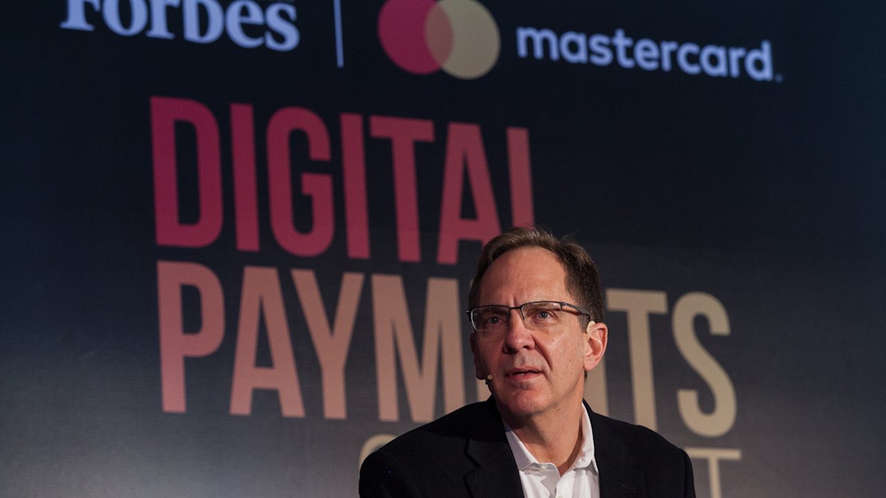 Las nuevas regulaciones financieras deben de considerar a la tecnología