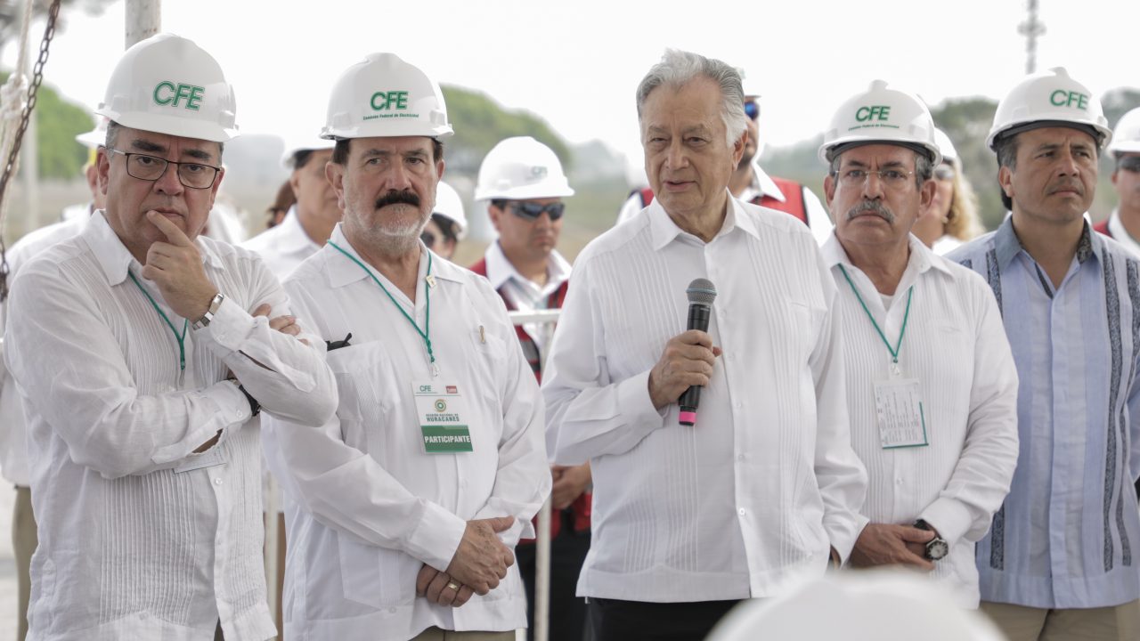 CFE apuesta por el gas: licitará construcción de 5 centrales de ciclo combinado