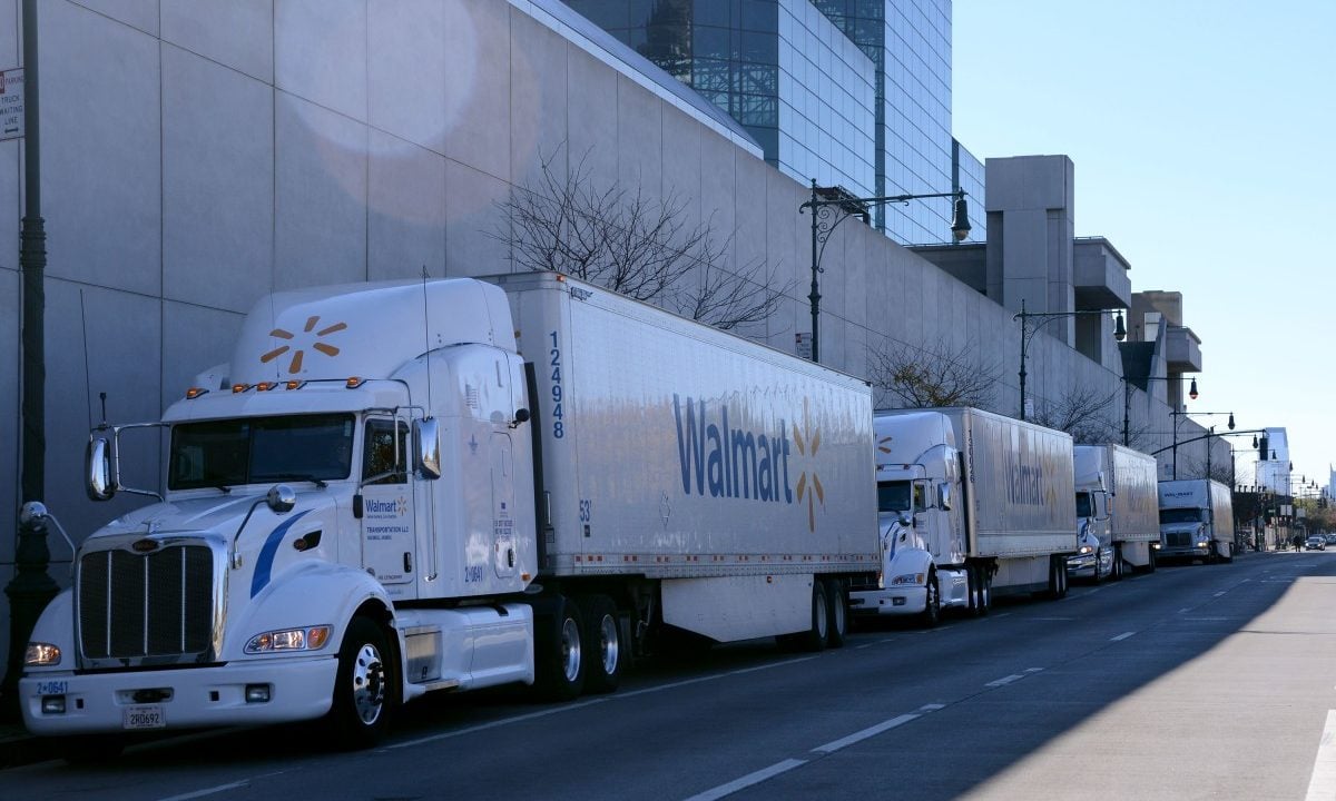 Wal-Mart contrata conductores de camiones con sueldos de ingeniero