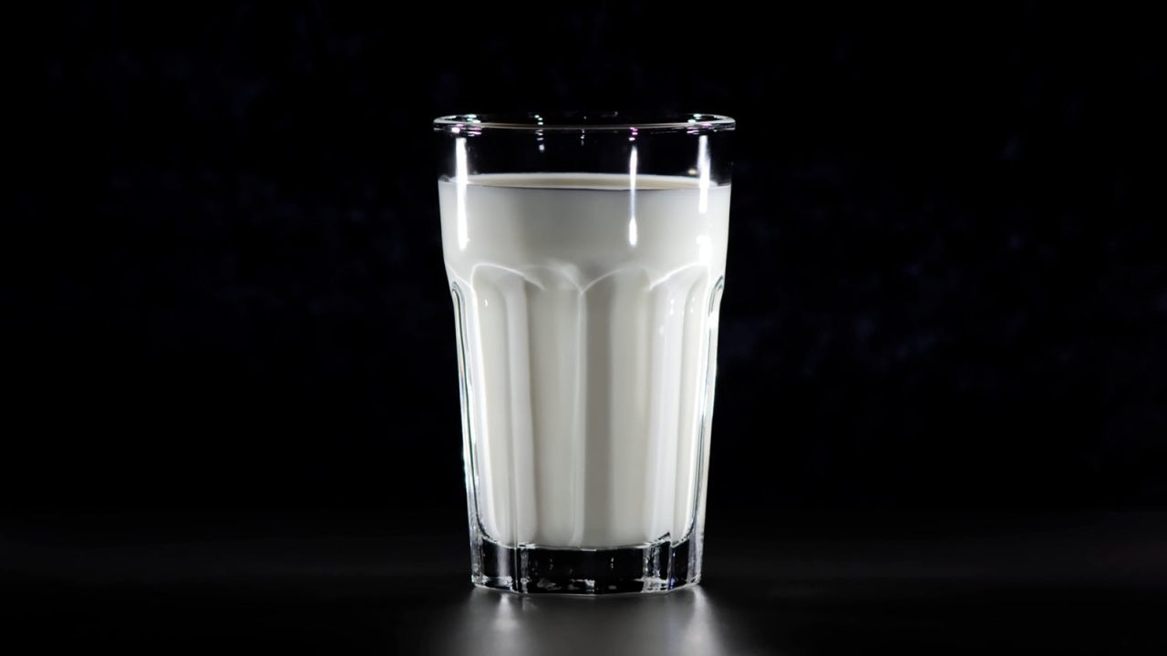 Producción de leche en México registra déficit de 4,000 millones de litros