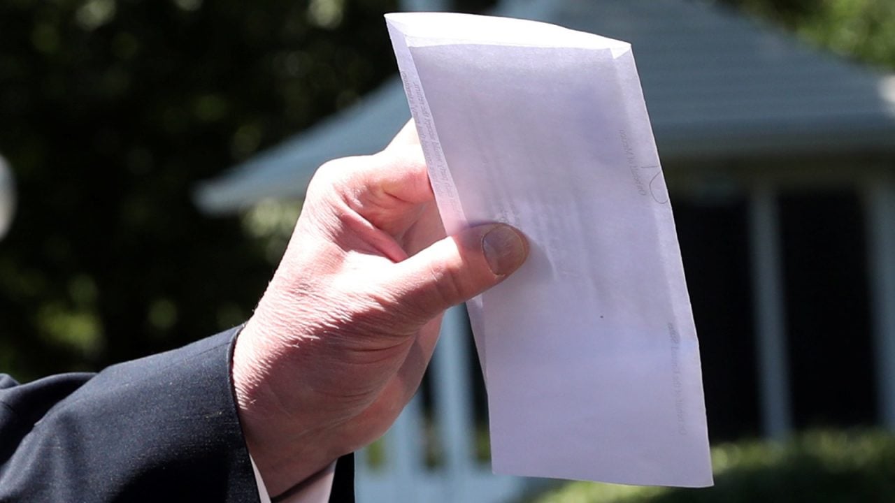 La hoja mostrada por Trump revela más compromisos de México
