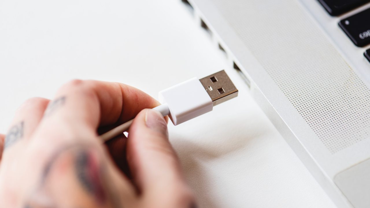 Creador del USB cuenta por qué el mayor defecto de su diseño fue sólo una necesidad