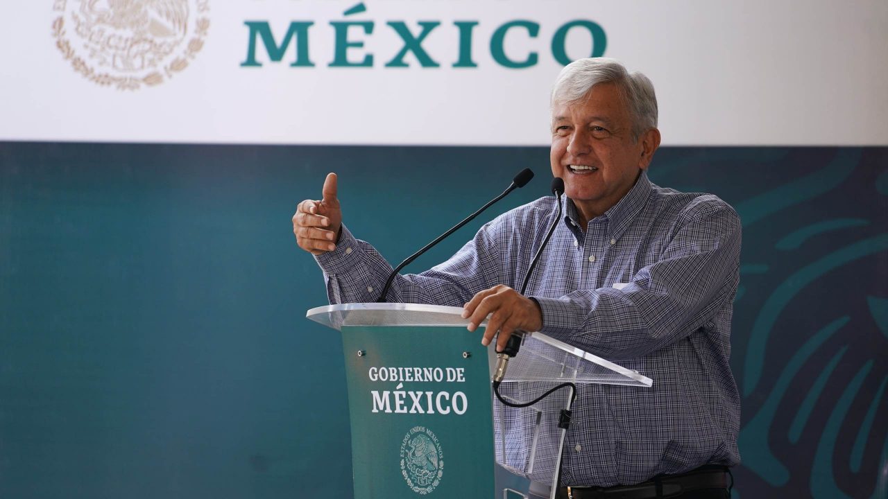 AMLO revela ‘pacto’ con oficial mayor de Hacienda: apoyarla en todo
