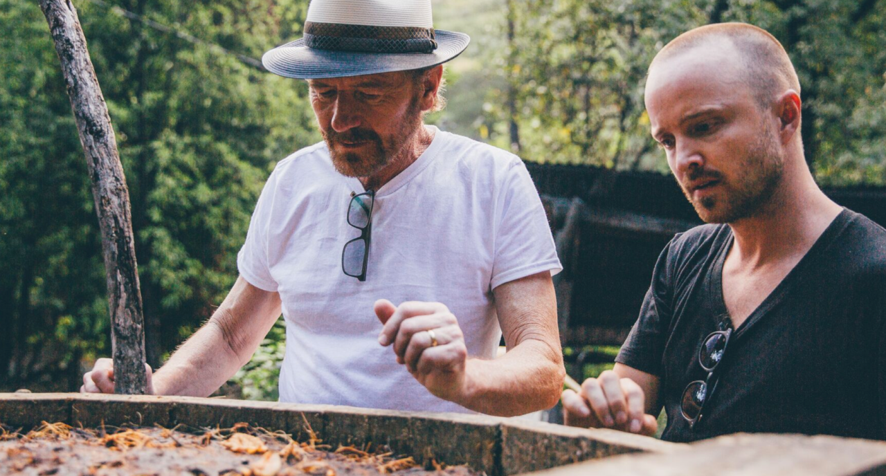 Protagonistas de ‘Breaking Bad’ lanzan su propio mezcal