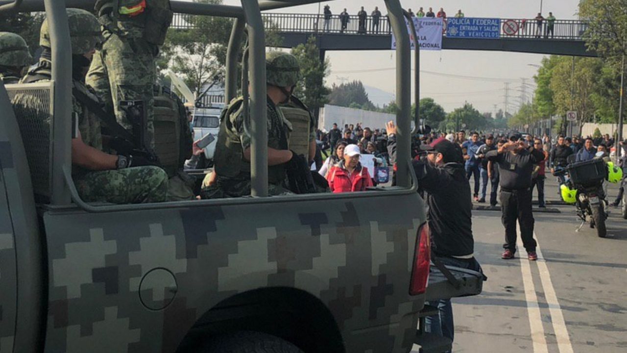 Llegada de militares a sede de Policía Federal causa minutos de tensión