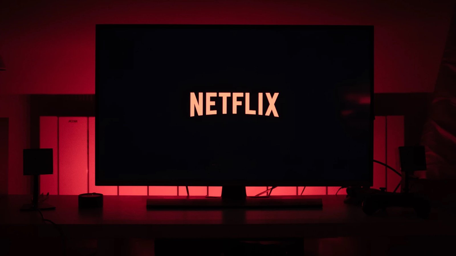 Te contamos cómo Netflix y demás plataformas hacen para mantenerte ‘amarrado’ a la TV