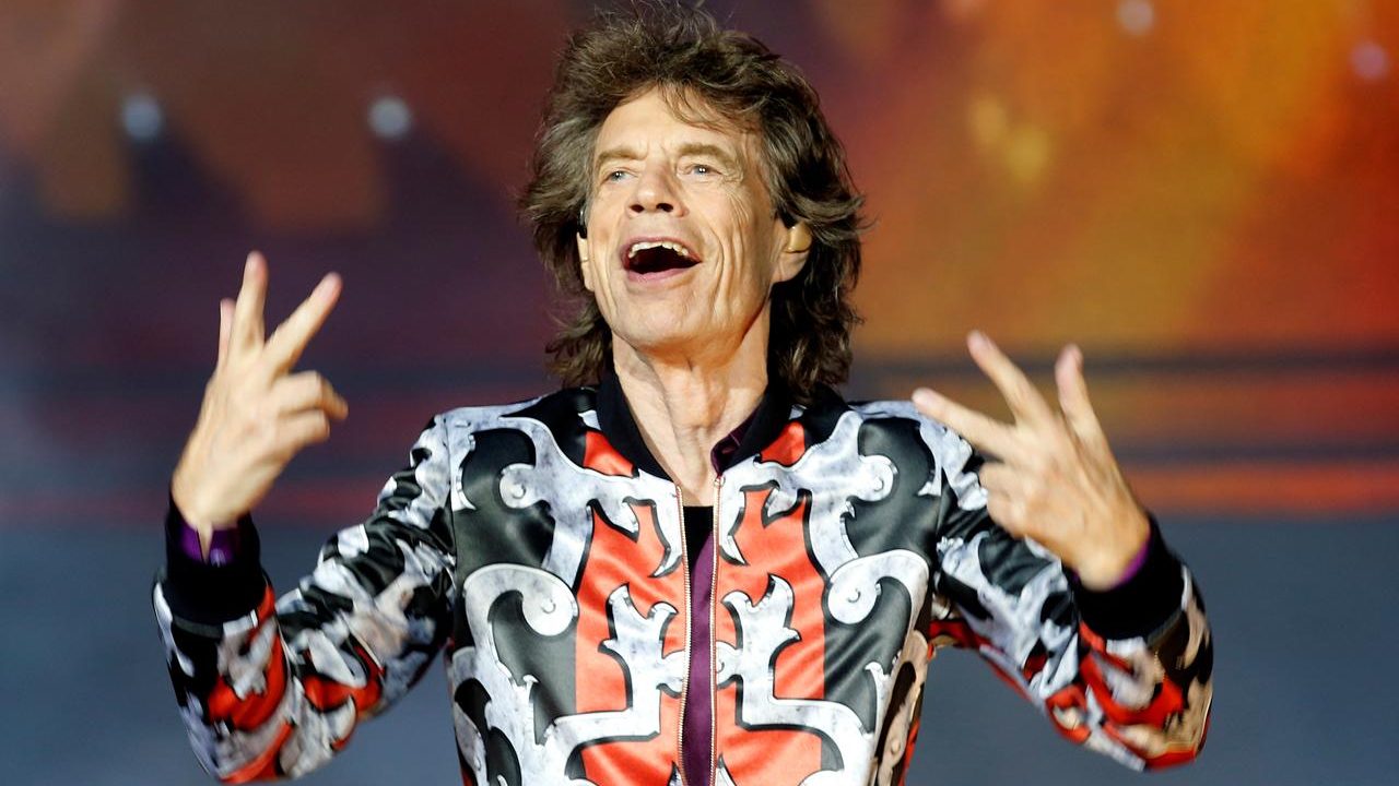 Celebramos los 76 años de Mick Jagger con una lista al estilo Forbes Life