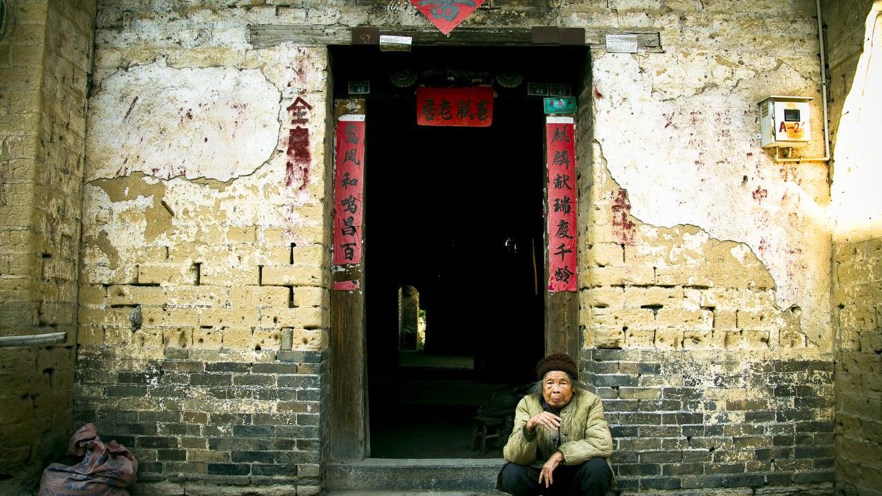 Economía china se deteriora, industria se desacelera a mínimos de 17 años