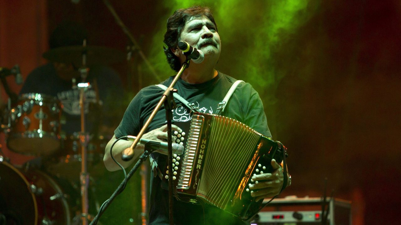 10 canciones para homenajear a Celso Piña, ‘el rebelde del acordeón’