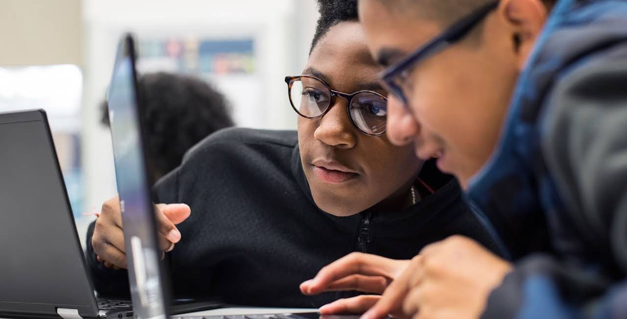 Estudiantes, se acabó el truco: Google comprueba la autenticidad de tus textos