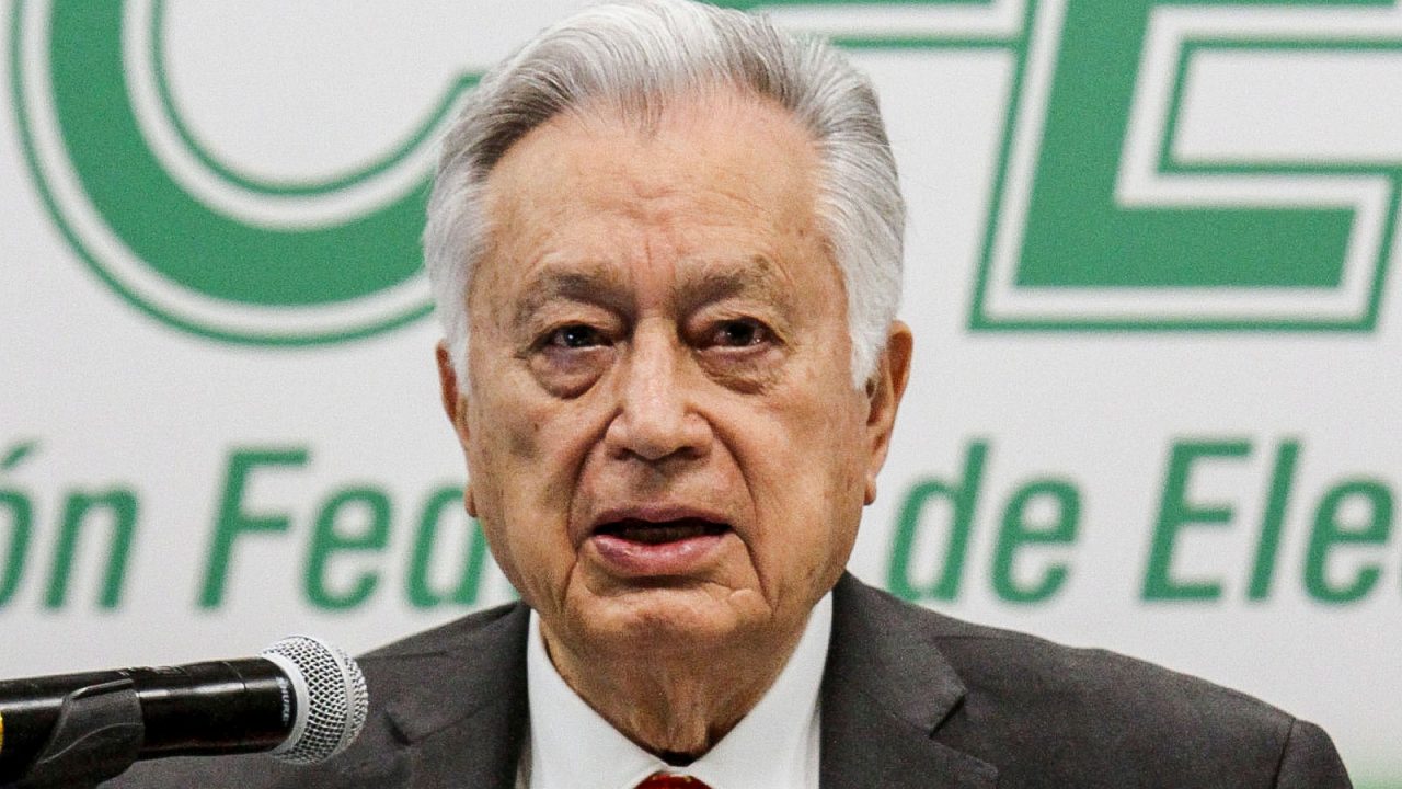 CFE quiere más electricidad con gas: licitará construcción de 6 plantas