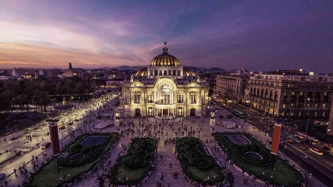 Casa Blanca sugiere que viajar a México es causa de contagios en EU