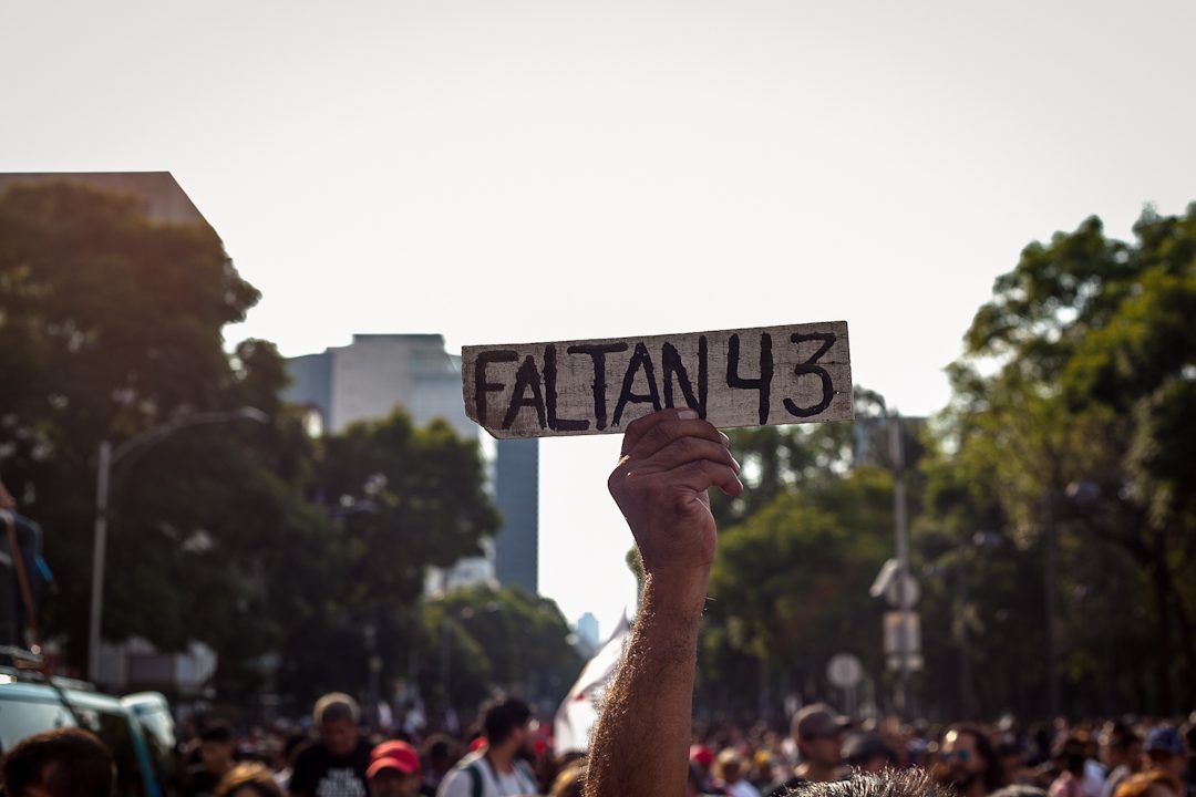 Gobierno admite diferencias con familias de Ayotzinapa sobre el rol del ejército en la tragedia