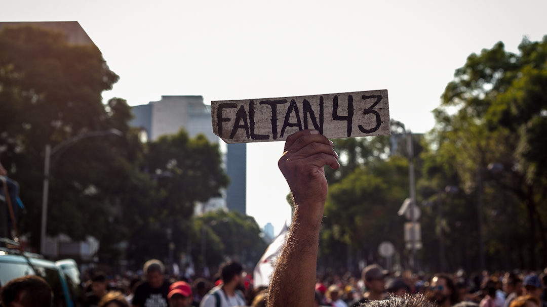 Gobierno admite diferencias con familias de Ayotzinapa sobre el rol del ejército en la tragedia