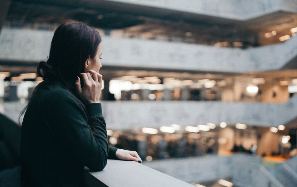 mujeres guía sesgos genero