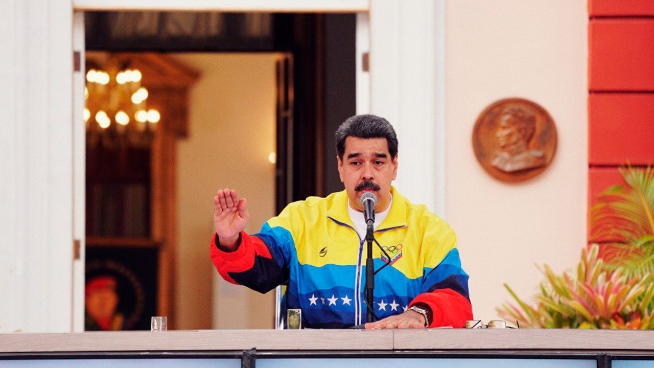 Quien diga que Venezuela es una dictadura es un estúpido: Maduro