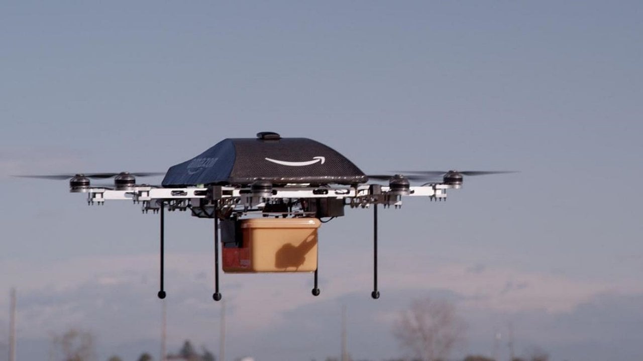 Amazon recibe permiso para empezar a entregar paquetes con drones en EU