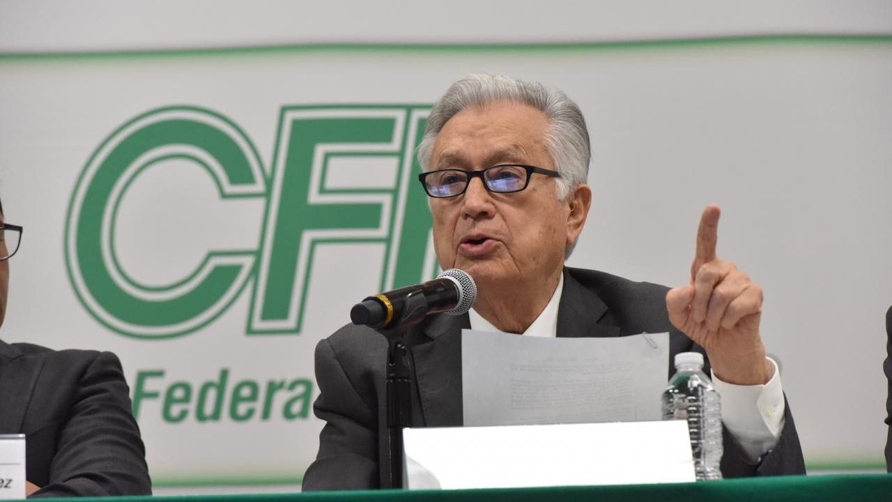 Yo no estoy protegido por el presidente: Manuel Bartlett