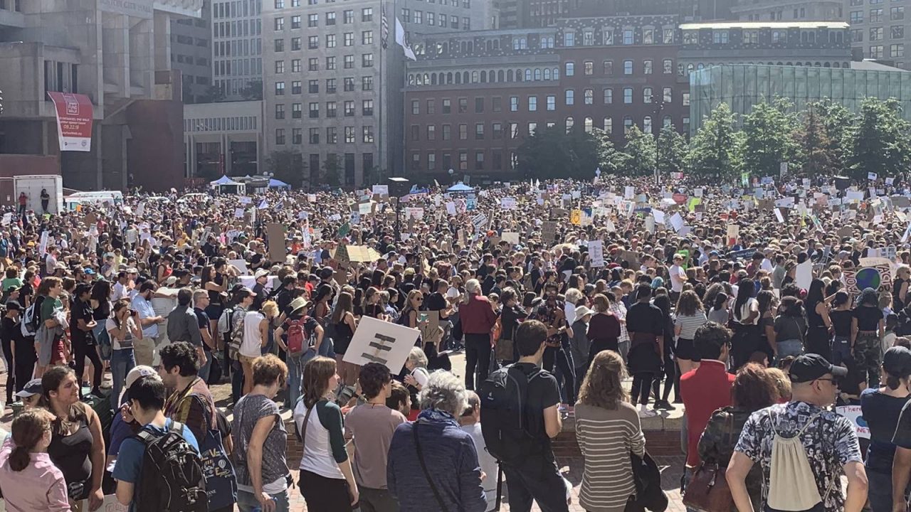 ‘Salven nuestro futuro’: jóvenes protestan en el mundo en la Huelga Climática