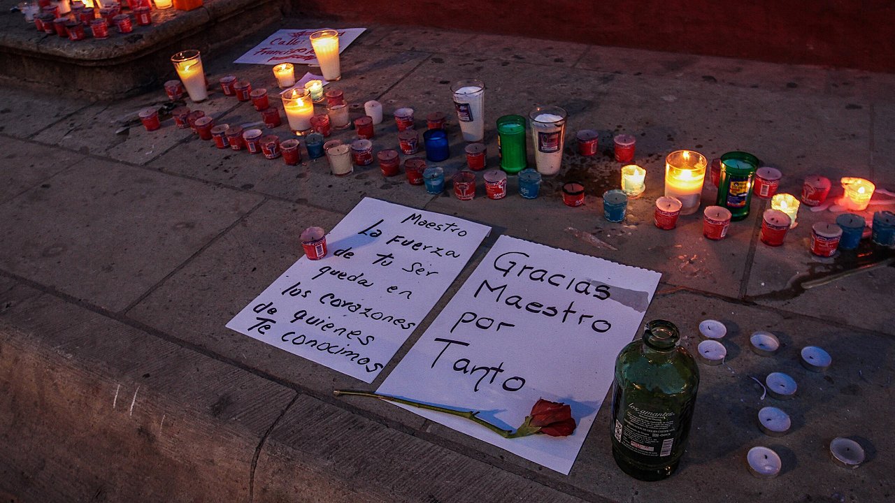 Colocan ofrendas en honor a Francisco Toledo en Oaxaca