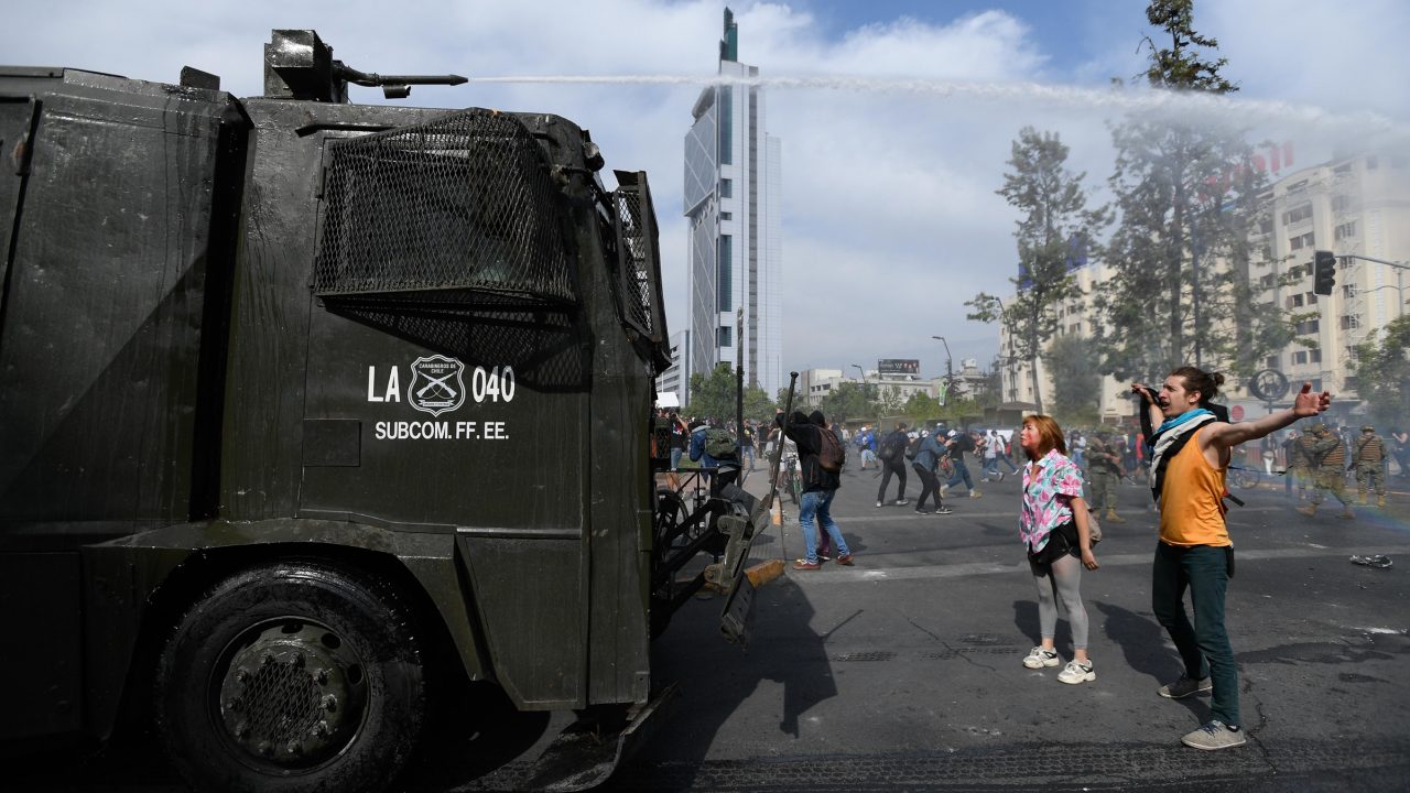 Gobierno decreta toque de queda en la región metropolitana de Chile