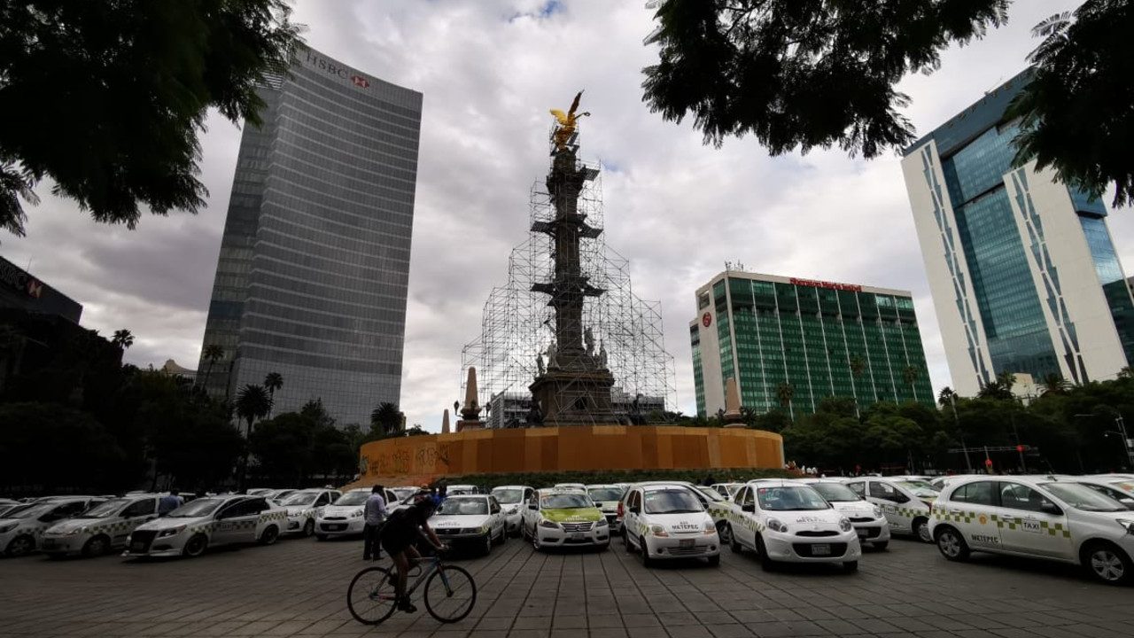 Gobierno y taxistas acuerdan retirar bloqueos; revisarán si apps son legales