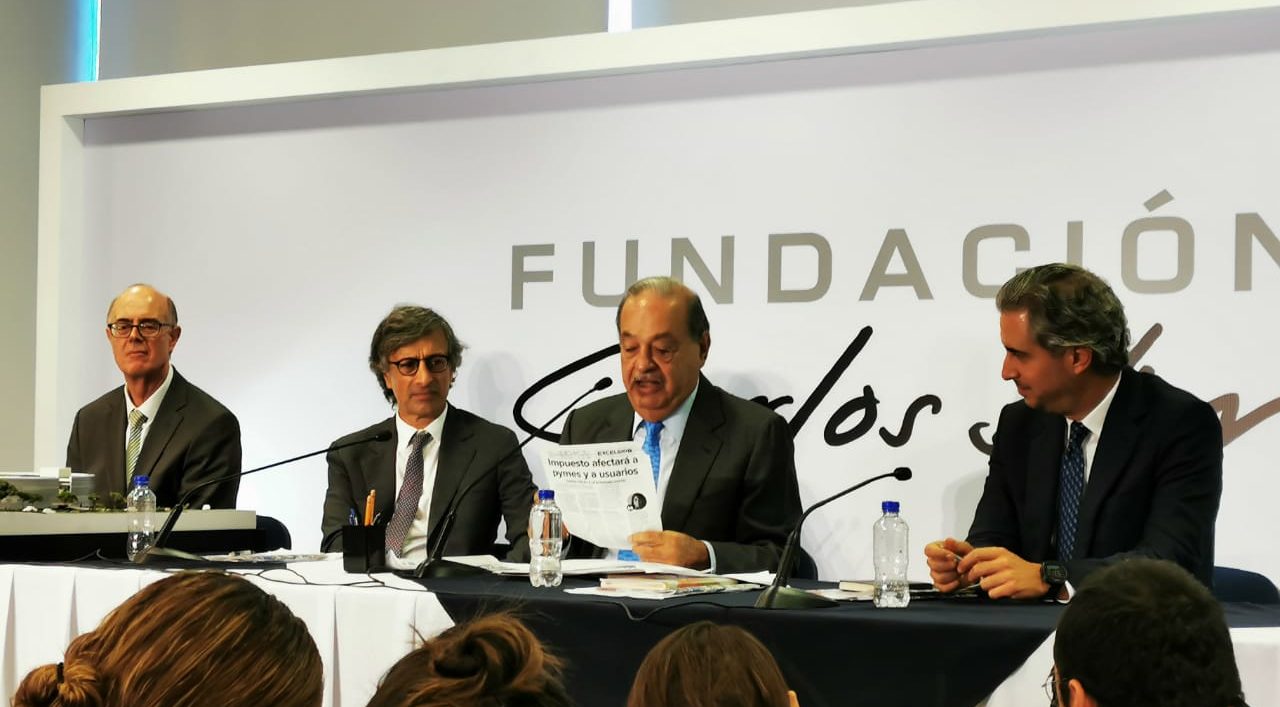 Salario mínimo tiene que volver a subir como en 2019, dice Slim