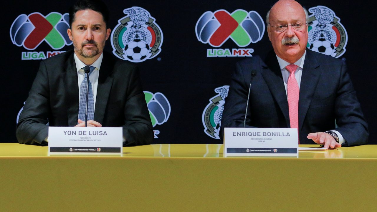Violencia, sospechas de lavado, adeudos y homofobia… la FMF y Liga MX, ‘en crisis’