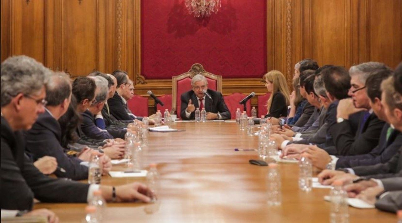 AMLO se reúne con empresarios y asegura que las relaciones son inmejorables