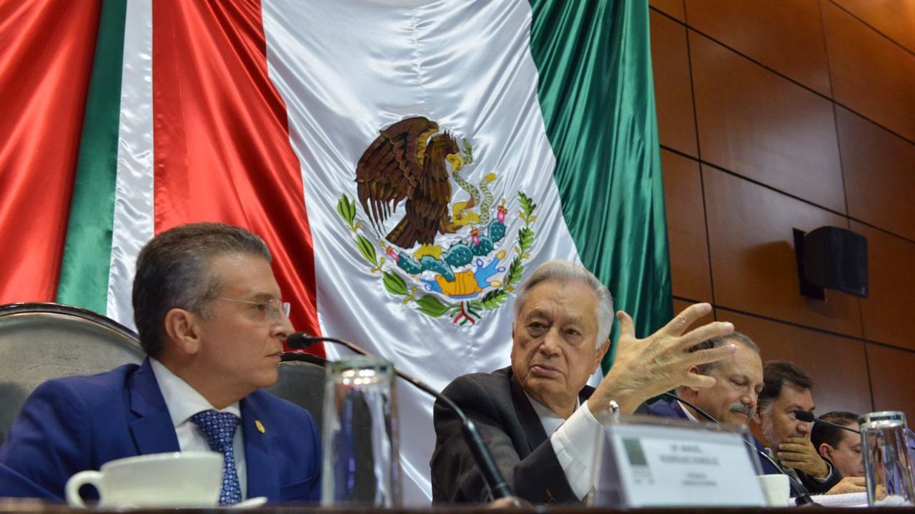 CFE producirá energía limpia con Pemex: Bartlett