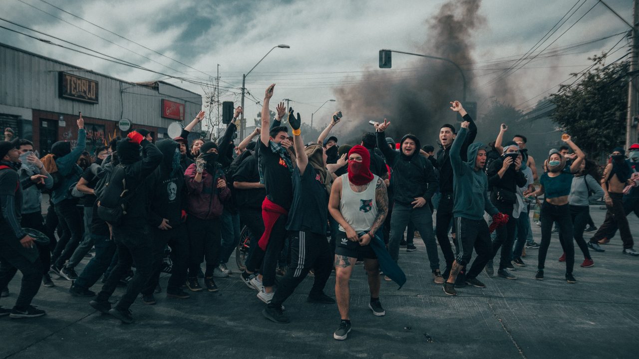 Justo medio: derechos, manifestaciones y policías
