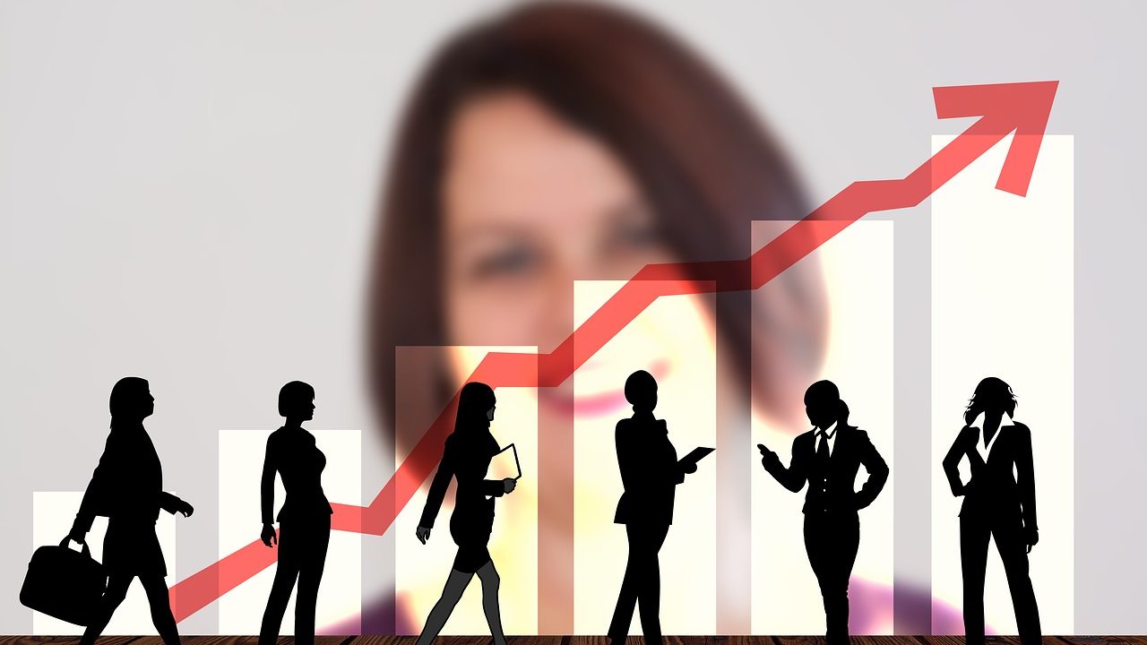 Empresas con directoras financieras aumentan sus ganancias: S&P