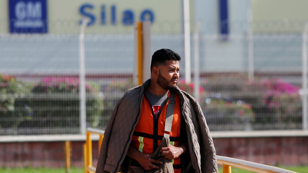 Un cacique priista y salarios de 6,660 pesos en GM, el trasfondo de la primera queja en el T-MEC