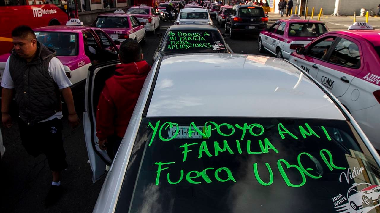 Uber vs. taxis en Cancún: una batalla por las calles que ya hemos visto antes