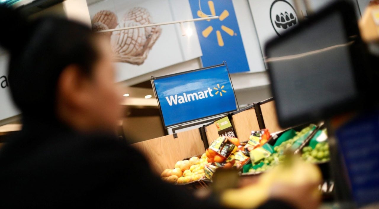 Walmart eleva previsiones de ganancias por buen comienzo de temporada de fin de año