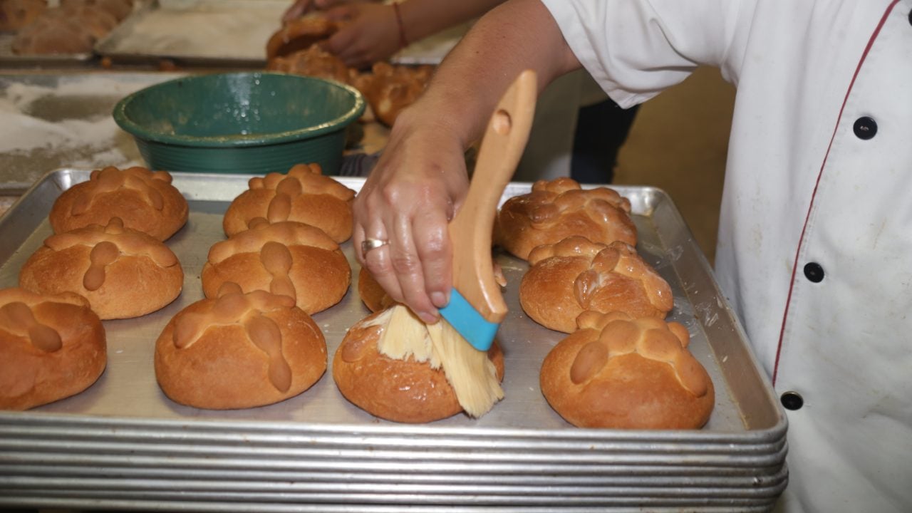 Fotogalería| Así se elabora el Pan de Muerto, creación artesanal de los panaderos