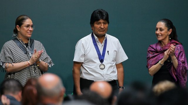 Evo Morales es nombrado huésped distinguido de la CDMX