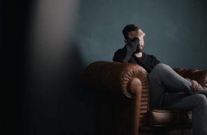 desempleo-tasa de empleo-baja-jóvenes-IA