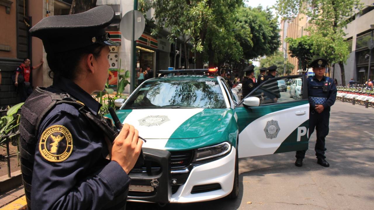 Robo y extorsión, delitos por los que 72 policías han sido detenidos en CDMX